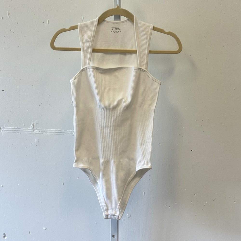 OQQ White Ribbed Square Neck Sleeveless Bodysuit Medium Thong Snap Closure